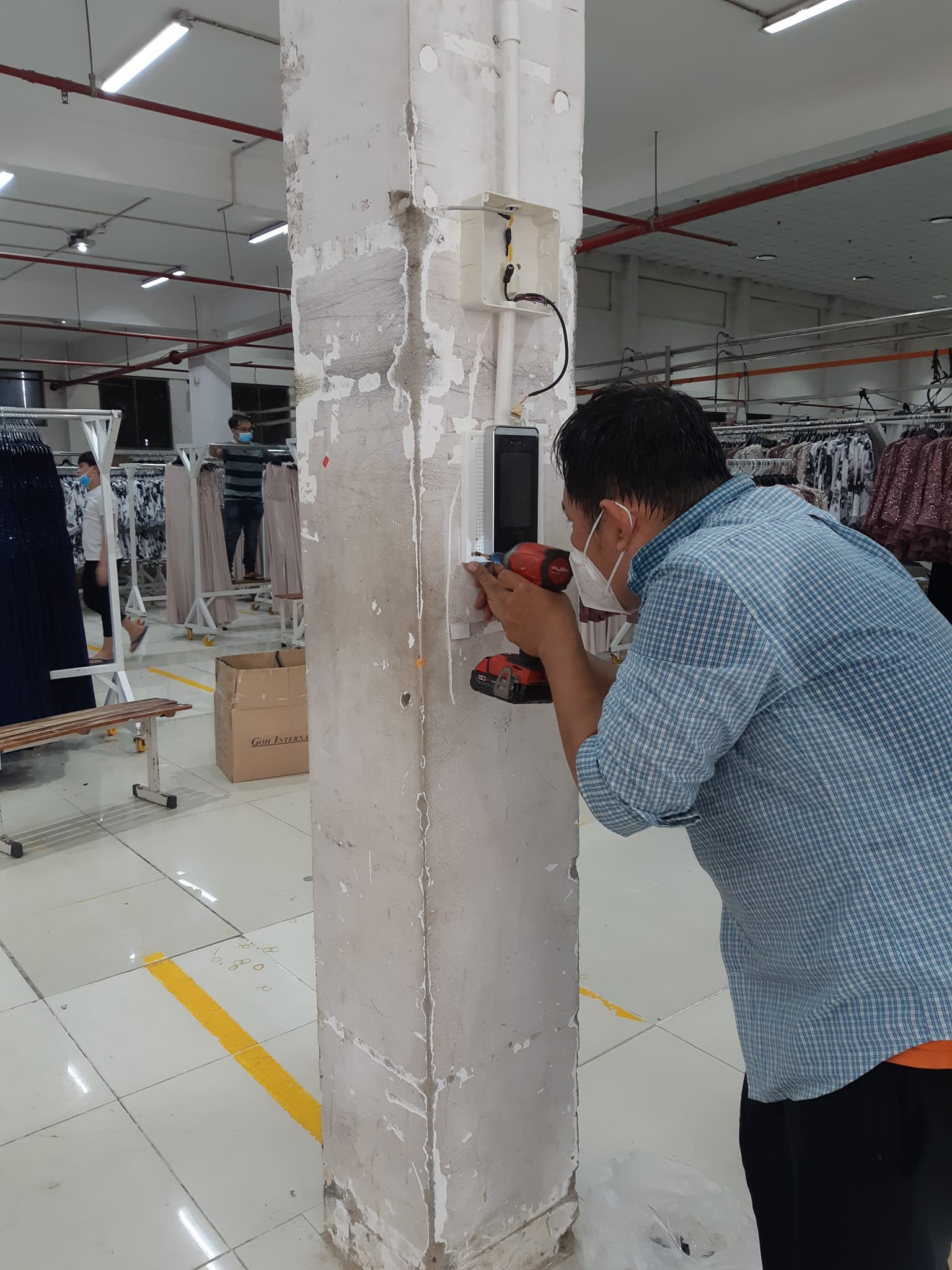 Lắp đặt máy chấm công